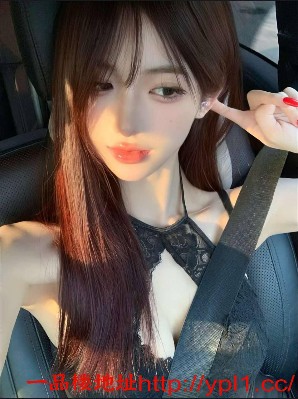 大奶紧逼粉嫩妹妹