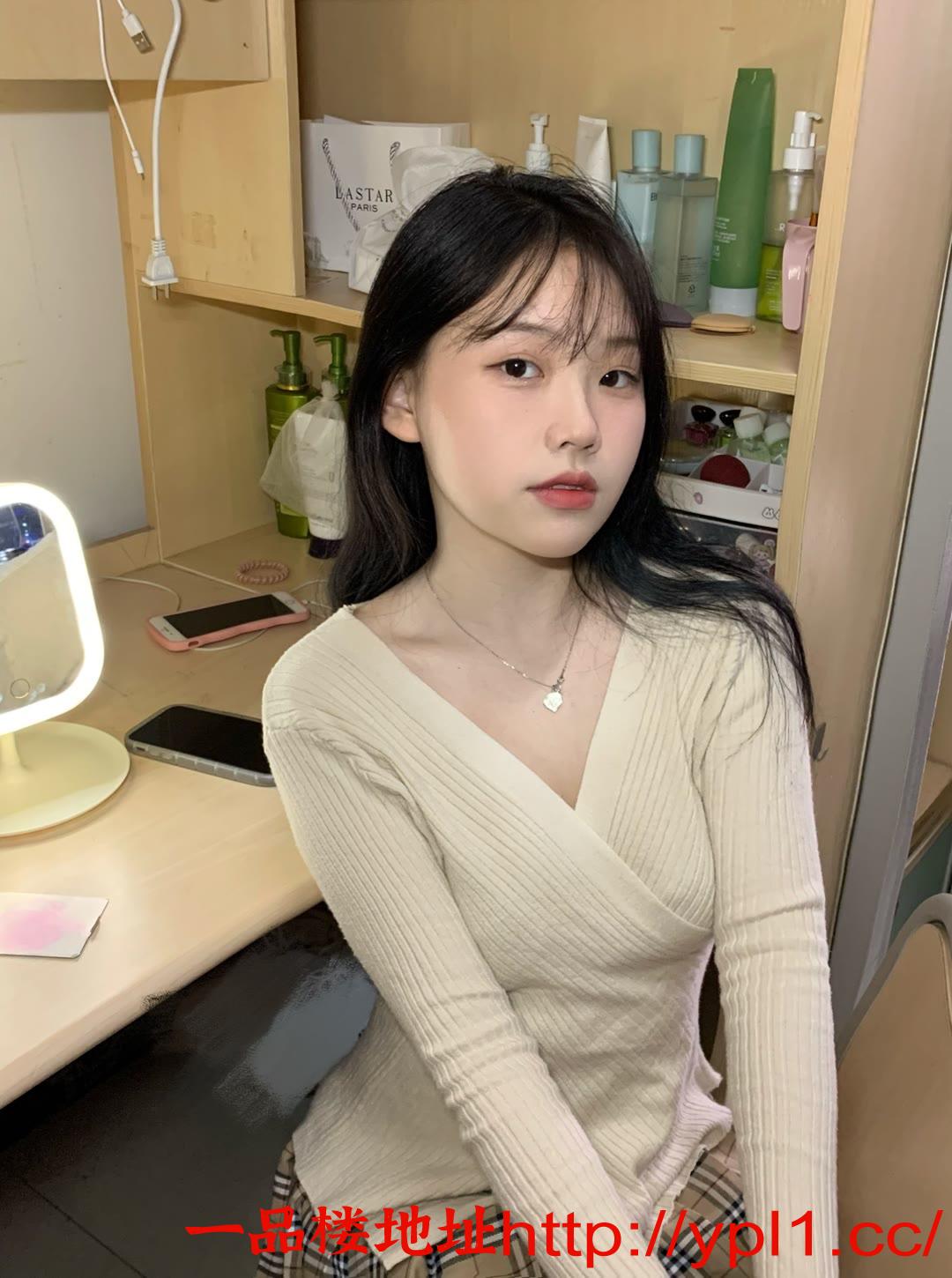 乖巧苗条可爱气质小姐姐