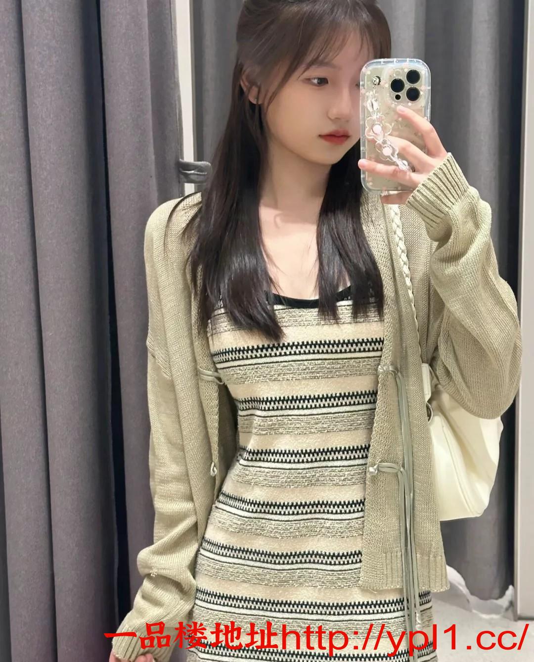 四川妹子粉嫩汁水多，逼紧骚妹，一插就喷 兼职可外