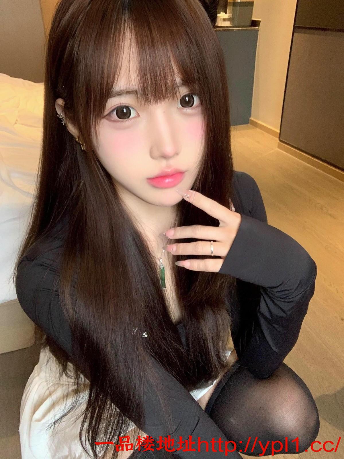 清纯校花白嫩水多刚下海