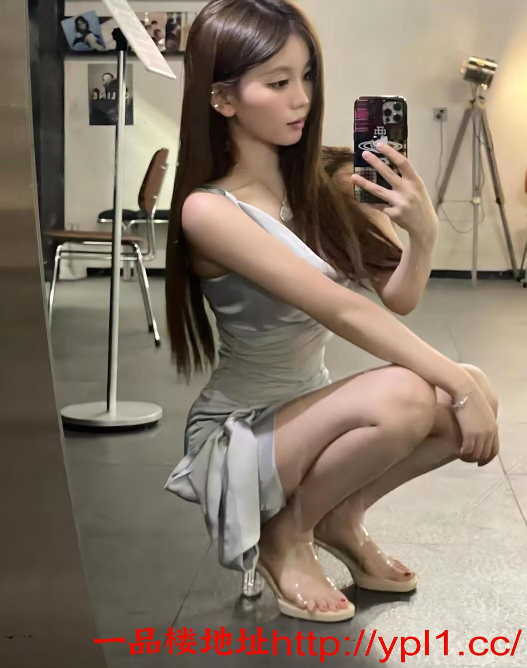 黑丝诱惑眼神很勾引人 插的很爽她高潮很快