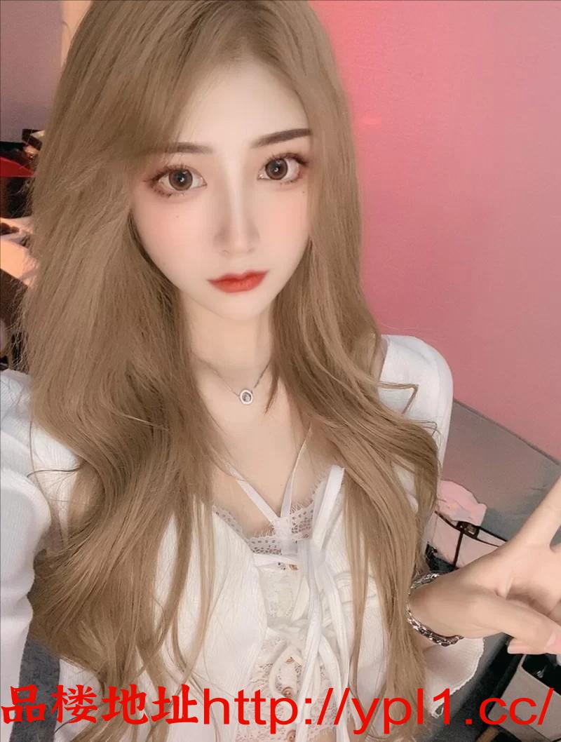 长相诱人极品妹子大长腿