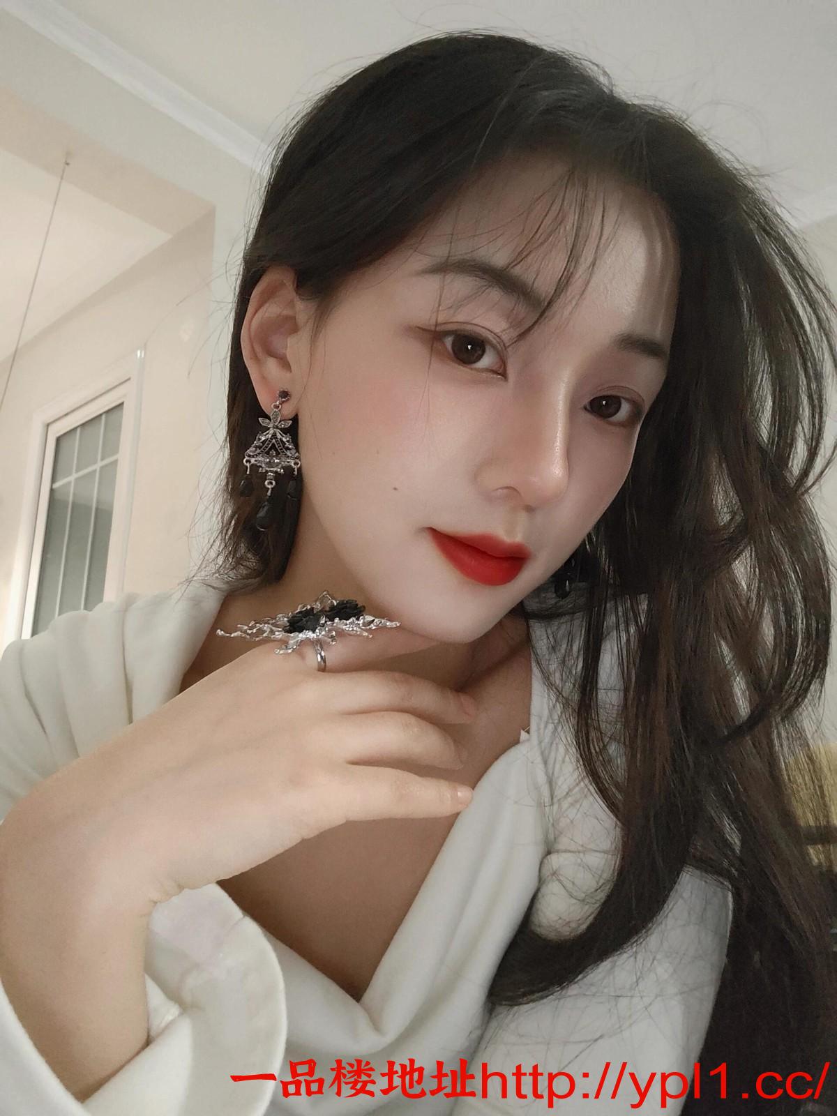 丰满乖巧的榨汁机