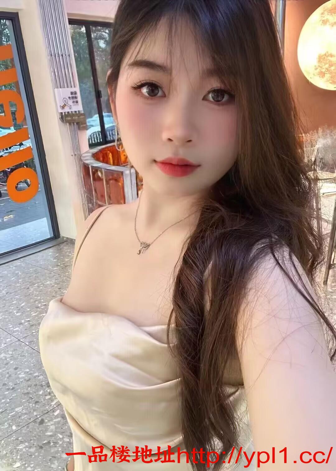 肤白高颜值大胸极品嫩妹