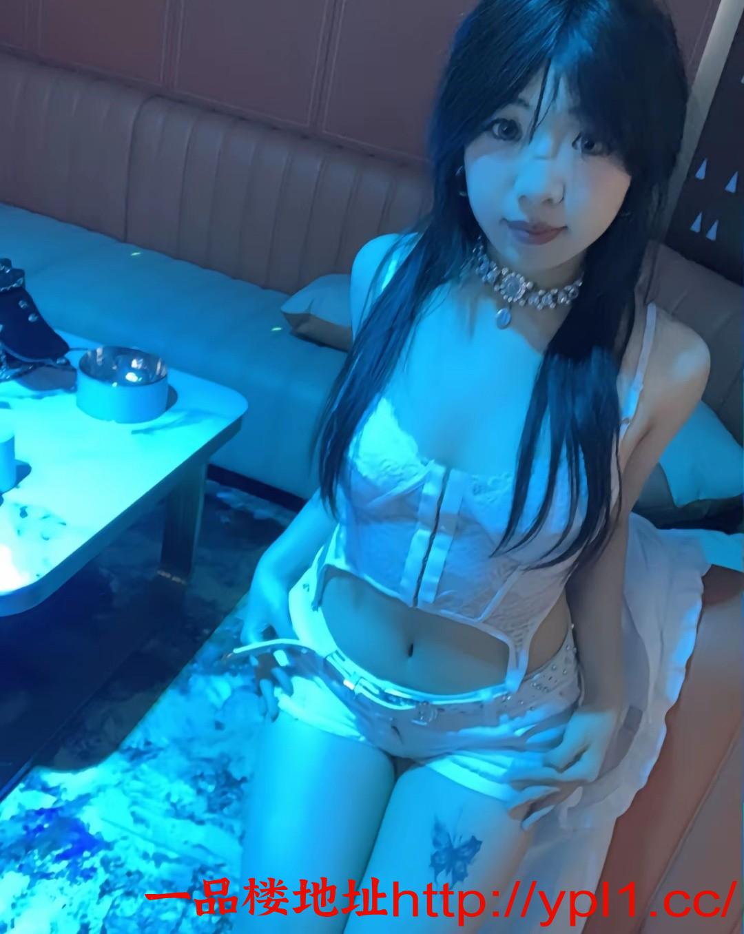 胸大汁多水嫩ktv小妹妹