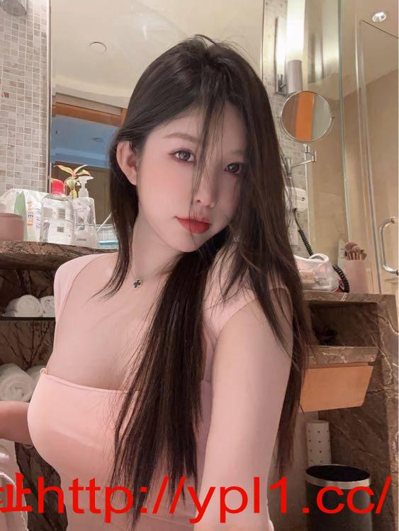 韵味性感尤物一线天白虎小姐姐