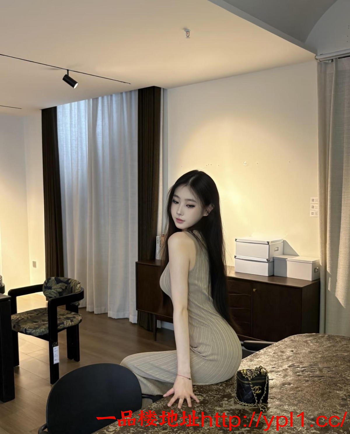 丰满鲍鱼紧致反差妹