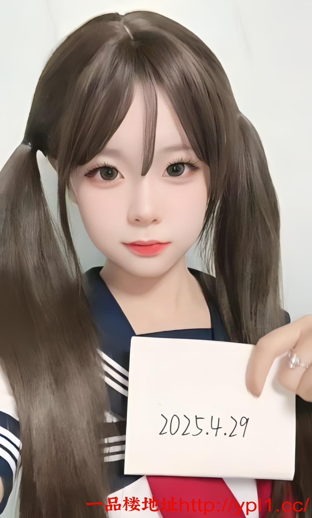 白皙苗条有胸的萝莉小雅