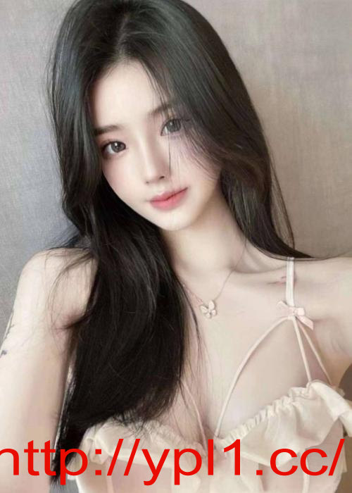 大D真胸性感圆润妹子