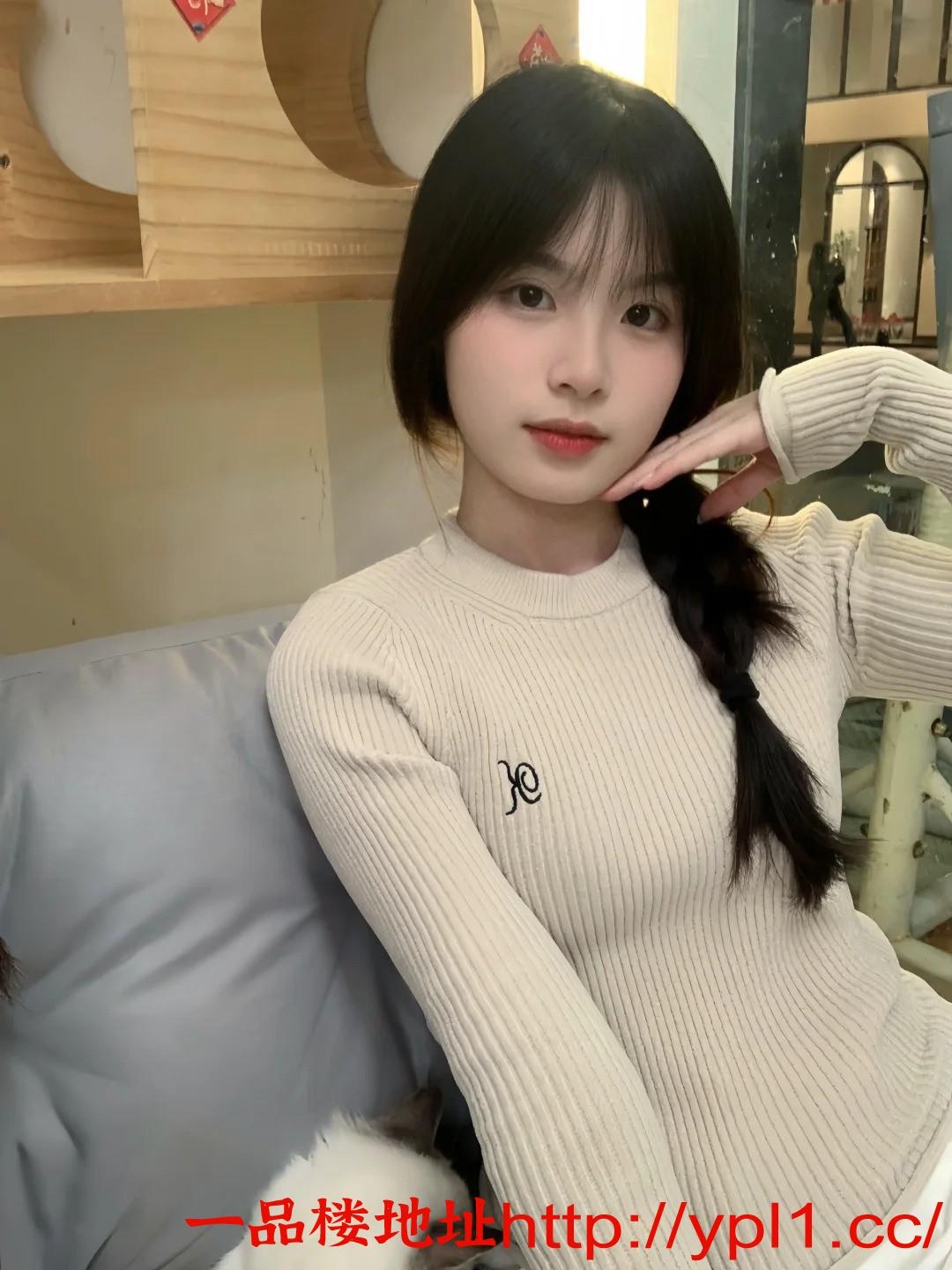 市里约的粉嫩多汁妹子