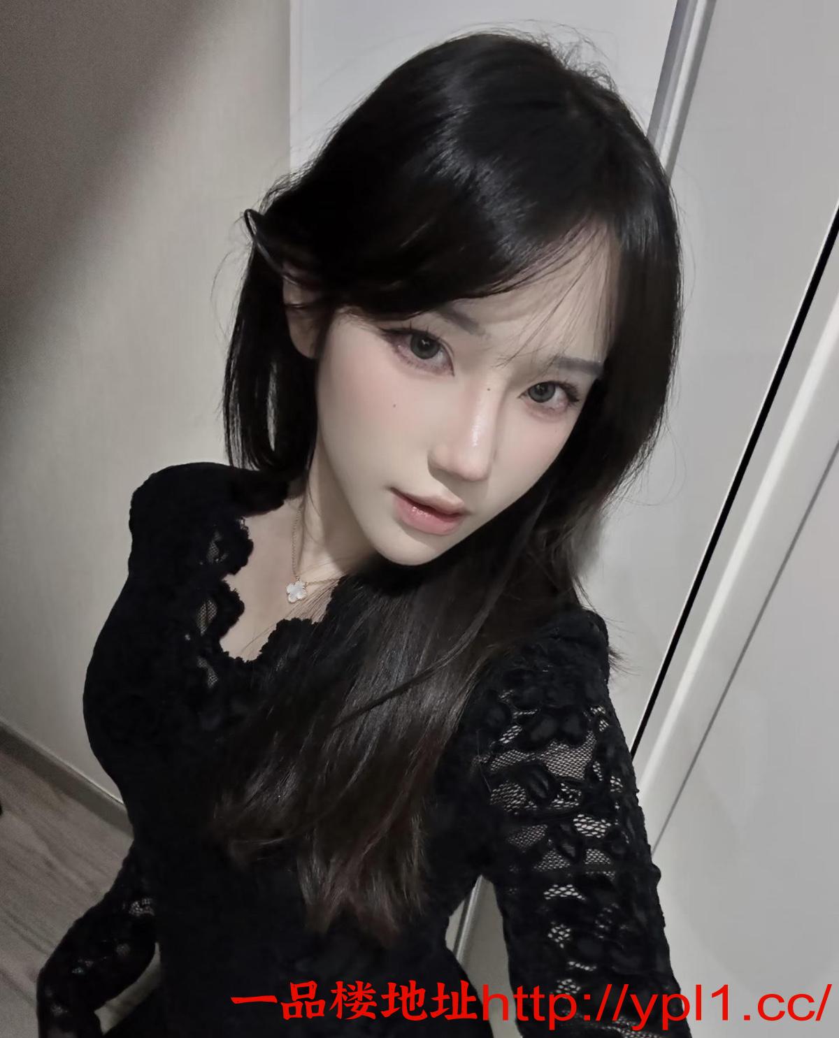 反差嫩妹D奶嫩鲍鱼逼