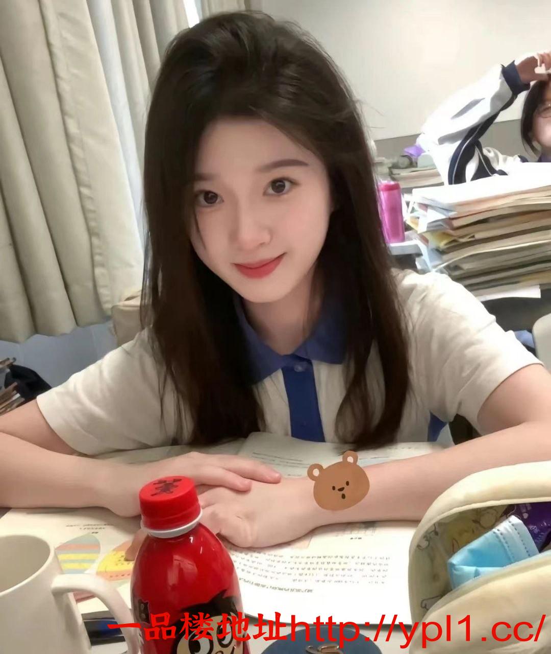 北京小姐姐白嫩有点娇羞骚穴很紧出了好多水