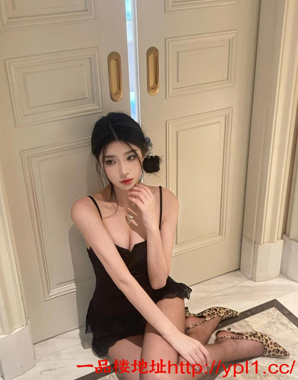 巨乳白嫩水多超性感的家教老师