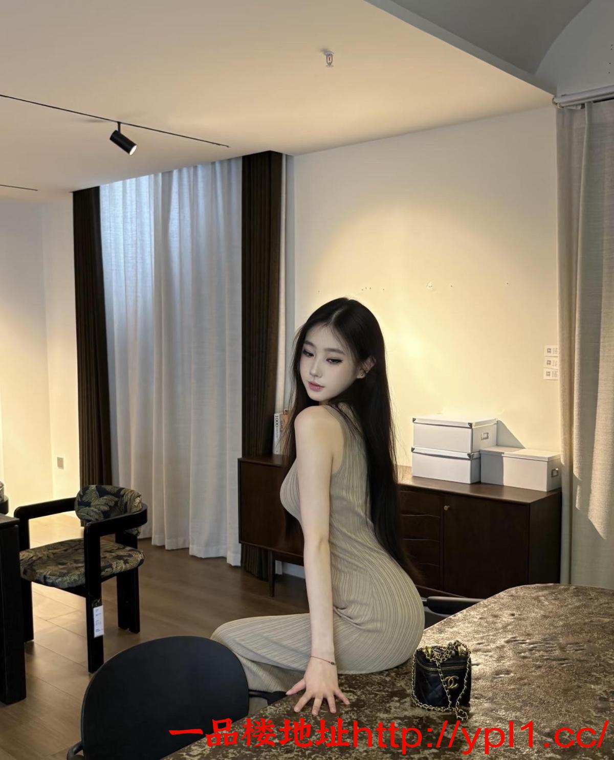 丰满鲍鱼紧致反差妹