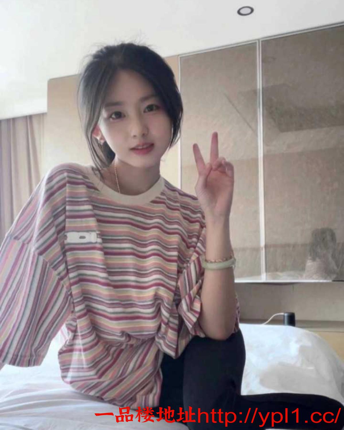 体验纯情嫩货在校大学生！