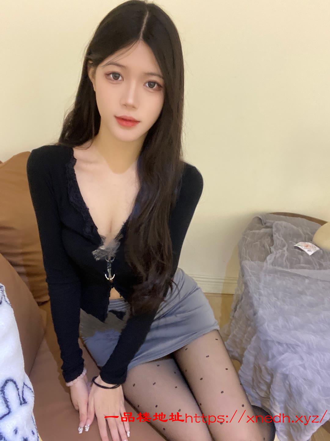 清纯白虎小妹甜甜刚下水