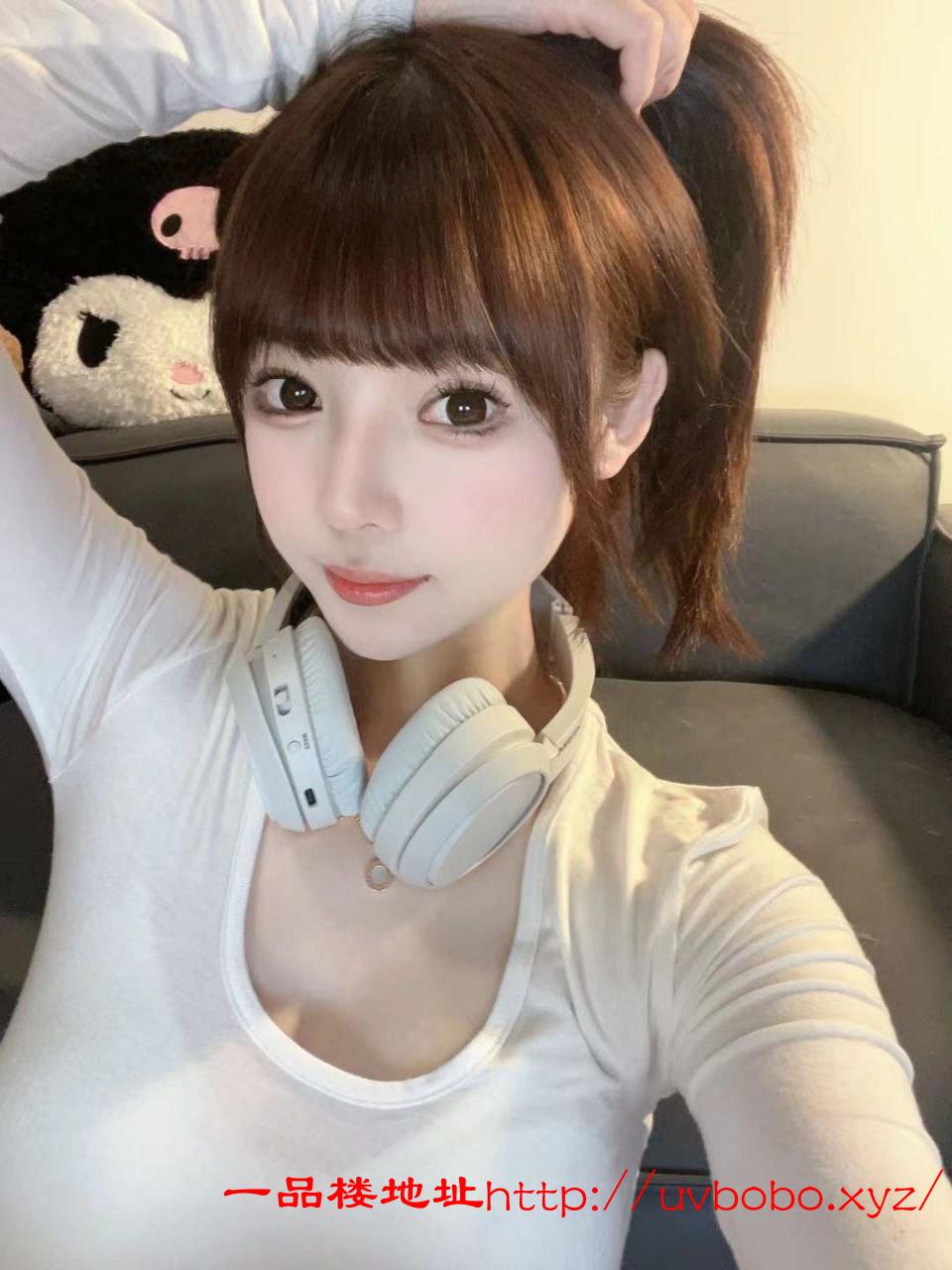 时不时的发出骚浪的声音